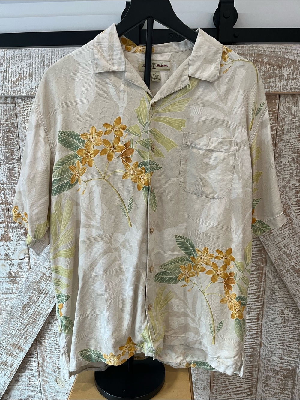 Vintage Tommy Bahama Men’s 100% Silk Hawaiian Relaxed Fit Shirt  Medium